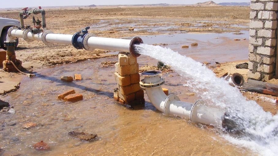 %50 الفاقد المائي.. واستنزاف "الجوفية" يفاقم العجز المالي