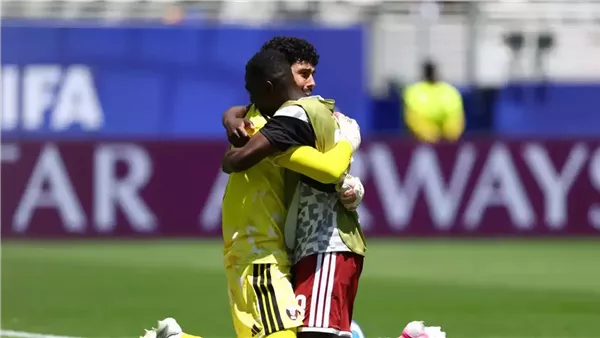 أنقذ العنابي، بكاء محمود أبوندى حارس منتخب قطر بعد التعادل مع سويسرا (فيديو)