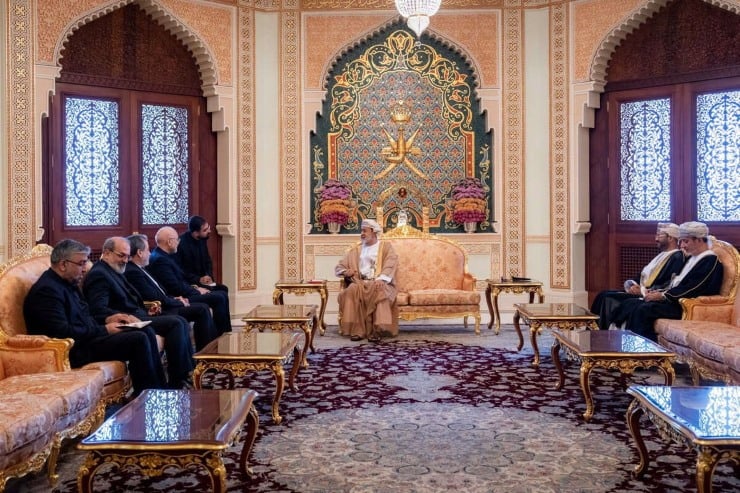 سلطان عُمان يبحث مع قاليباف وعراقجي مفاوضات واشنطن وطهران
