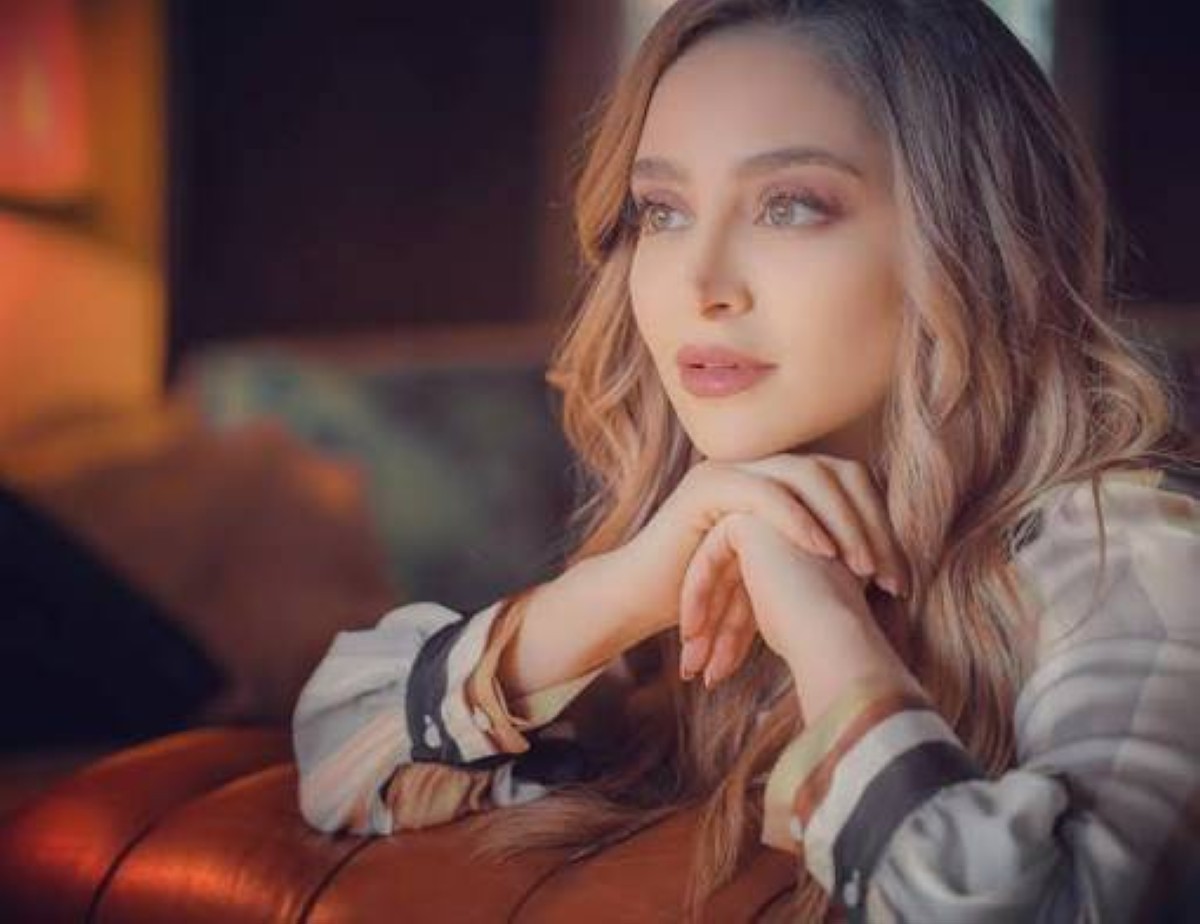 فنانة في قائمة الشرع لمجلس الشعب السوري.. من هي روزينا اللاذقاني؟