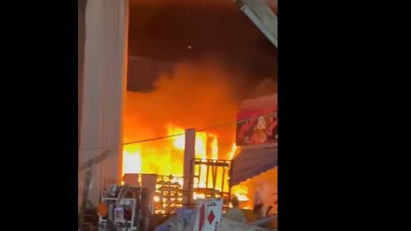 اندلاع حريق هائل في عدد من المحلات بجوار محطة مترو المرج الجديدة (صور)