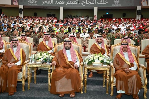 أمير جازان يُكرِّم المشاركين من المنطقة في أعمال الحج