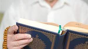 هل يجوز القراءة من المصحف في صلاة الفريضة؟