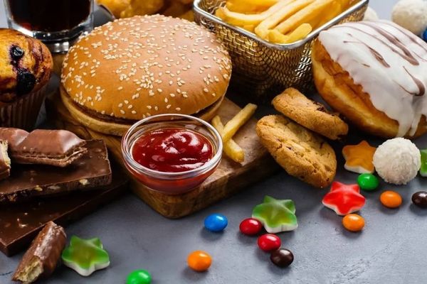 الأغذية فائقة المعالجة تؤثر على صحة العظام