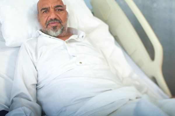 طبية مكة تستأصل ورمًا دماغيًا معقدًا لحاج يمني
