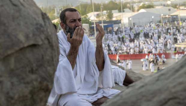 السياحة والآثار تدشن تطبيق إلكتروني «رفيق» لخدمة الحجاج