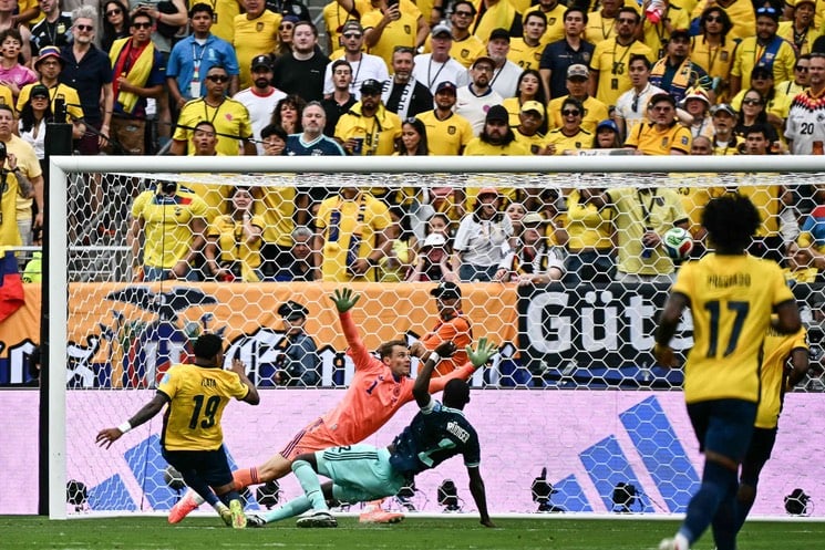 الإكوادور تهزم ألمانيا 2-1 وتلحق بها إلى دور الـ32