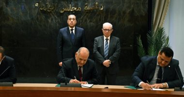 بتكلفة استثمارية تصل إلى 900 مليون دولار.. رئيس الوزراء يشهد توقيع شراكة بشأن مشروع توسعة مجمع الألومنيوم بنجع حمادى.. التوسعات الجديدة تضيف 300 ألف طن سنويا وترفع الطاقة الإنتاجية للضعف بواقع 600 ألف
