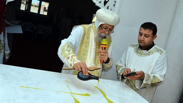 الأنبا إيلاريون يدشن مذابح كنائس جديدة في إيبارشية البحيرة