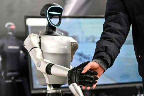 الصين تطلق أول دوري عالمي لقتال الروبوتات بجائزة 1.44 مليون دولار