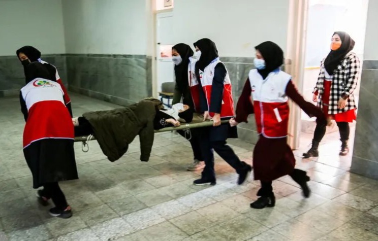 استشهاد 36 طالبة بقصف مدرسة جنوب إيران