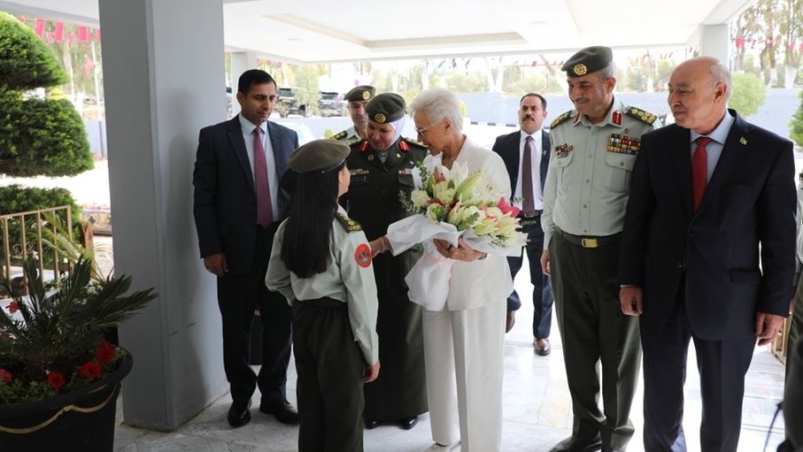 الأميرة منى الحسين ترعى حفل إضاءة الشموع في كلية الأميرة منى للتمريض