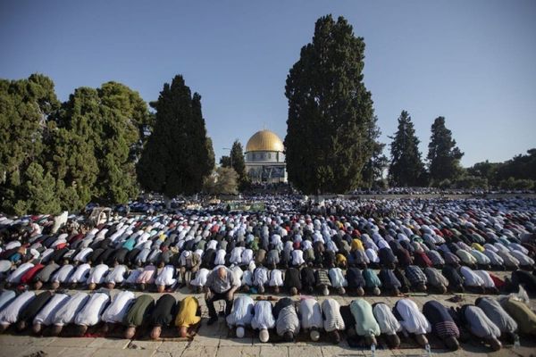 75 ألف فلسطيني يؤدون صلاة الجمعة في المسجد الأقصى