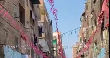 متطوعون يعملون ليلا ونهارا.. شاهد أول وأكبر مائدة إفطار فى إمبابة