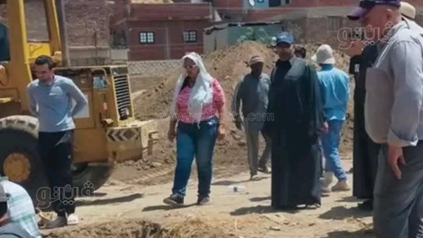 كواليس اكتشاف تمثال أثري بالصدفة أثناء إنشاء نادٍ رياضي في الشرقية (صور)