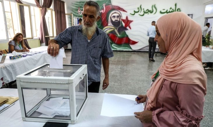 إسقاط 30 بالمئة من المترشحين للبرلمان في الجزائر.. ودعوات لمراجعة قانون الانتخابات