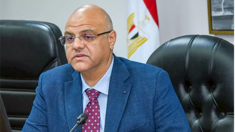 تكثيف رفع المخلفات وغسيل الميادين والشواطئ بالإسكندرية في العيد