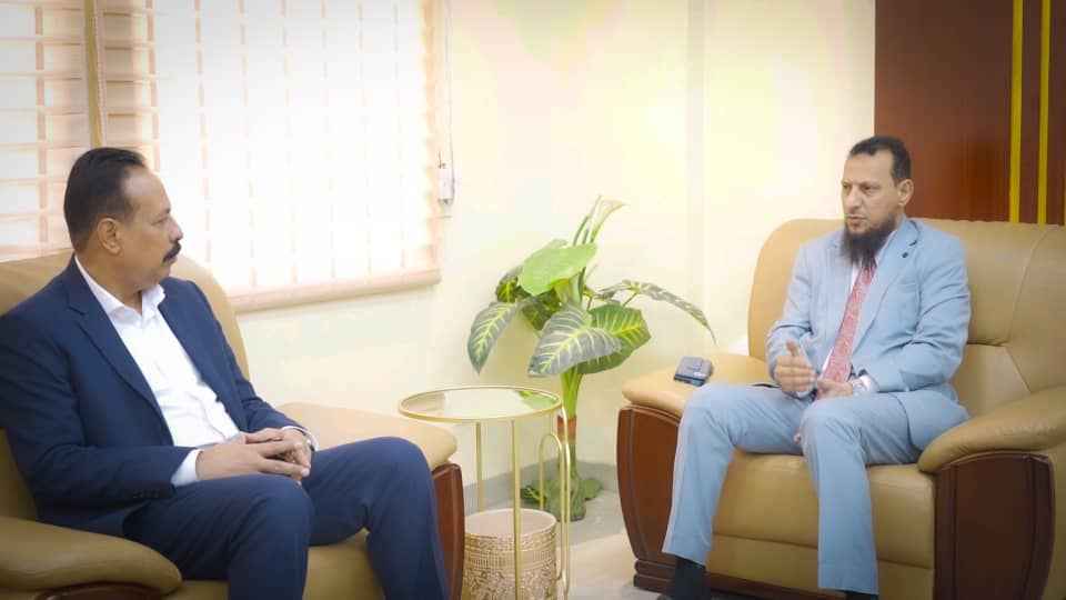 تحرك حكومي لمعالجة اختناقات المرور وإعادة تأهيل شوارع عدن
