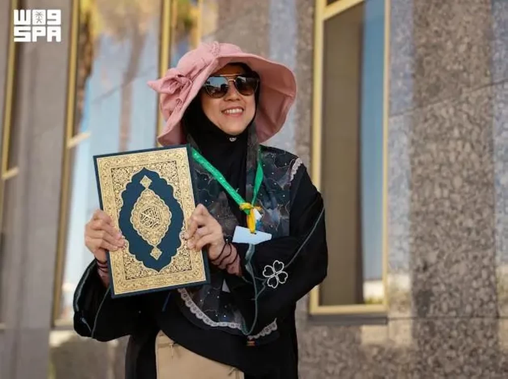 معتمرو 16 دولة من برنامج خادم الحرمين يزورون مجمع المصحف الشريف