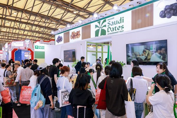 السعودية تستعرض تمورها في كأس العالم