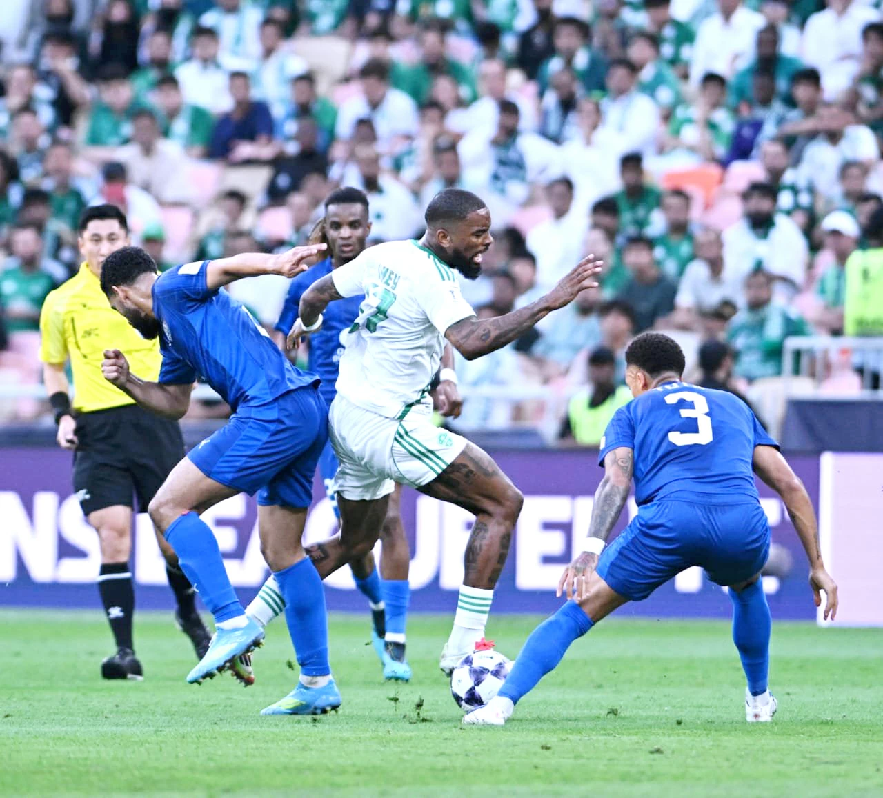 الأهلي يواصل المشوار
