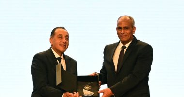 رئيس الوزراء يكرم محافظ كفر الشيخ باحتفالية إطلاق مبادرة المليون رخصة دولية