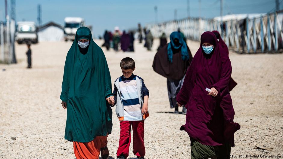 مخيم روج.. حكايات نساء عالقات بين إرث داعش وحلم العودة للوطن