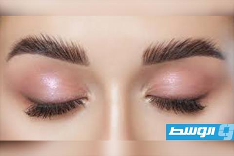 خلطة منزلية طبيعية لتعزيز كثافة الرموش والحواجب