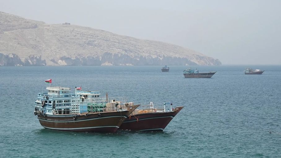 عُمان تؤكد استئناف تصدير النفط من ميناء الفحل