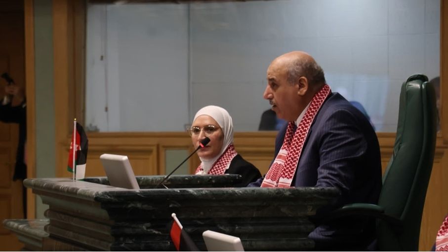 القاضي: العلم الأردني عنوان المجد ورمز وحدة الأردنيين وثباتهم