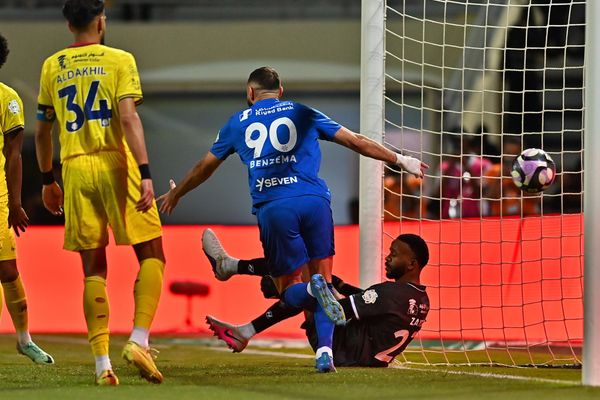 الهلال يُشدد الخناق على المتصدر بثلاثية في الحزم