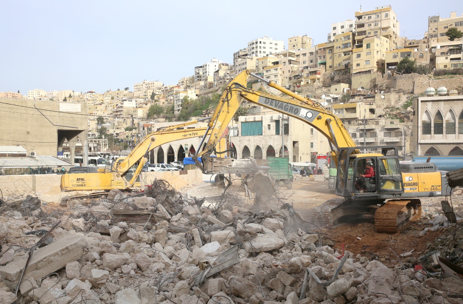 أمانة عمان تنفذ أعمال هدم في شارع الطلياني ضمن مشروع تطوير أحياء عمان