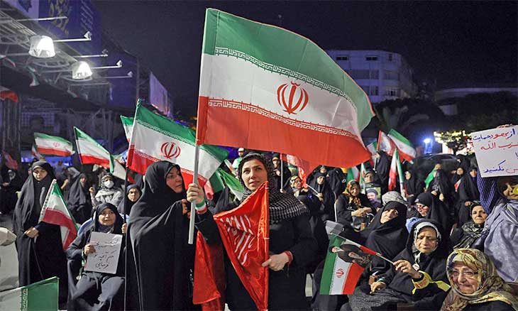 ترامب: إيران «سترفع راية الاستسلام»… وقاليباف: على أمريكا تقديم «تنازلات ملموسة»