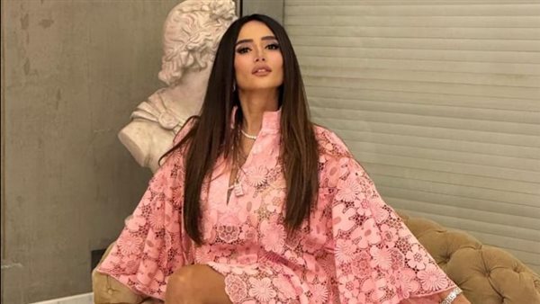 "إلى نسل الرسول بشهادة رسمية".. زينة توثق نسبها وأولادها التوأم