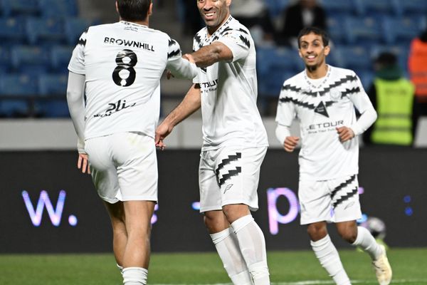 الشباب يهزم ضمك بثلاثية في أول مباراة تحت قيادة ابن زكري