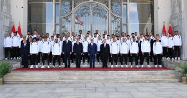 فيديو استقبال الرئيس السيسى للاعبى المنتخب والجهازين الفنى والإدارى