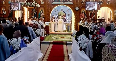 أجراس الكنائس تعلن الفرح.. قداس عيد القيامة بكنيسة مارجرجس بقنا