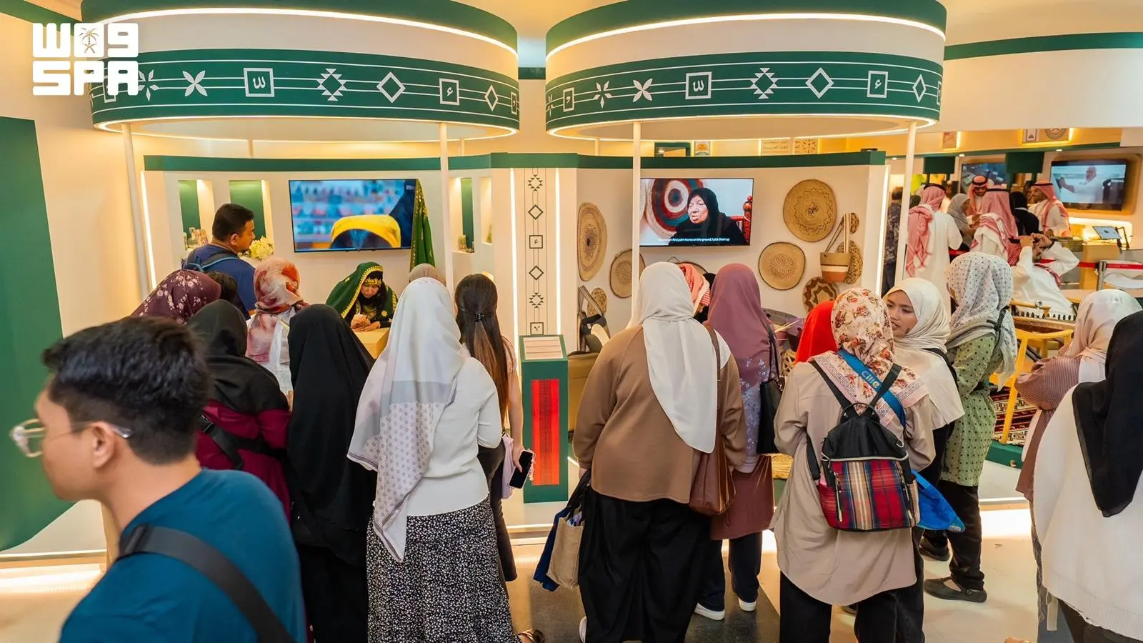 إقبال واسع على جناح المملكة بمعرض كوالالمبور للكتاب