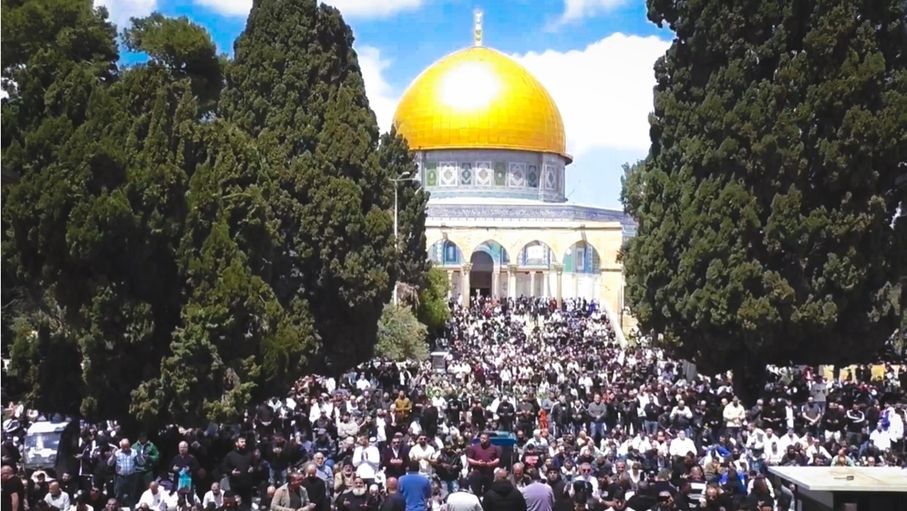 بعد غياب طويل.. "الأقصى" يحتضن 100 ألف مصل