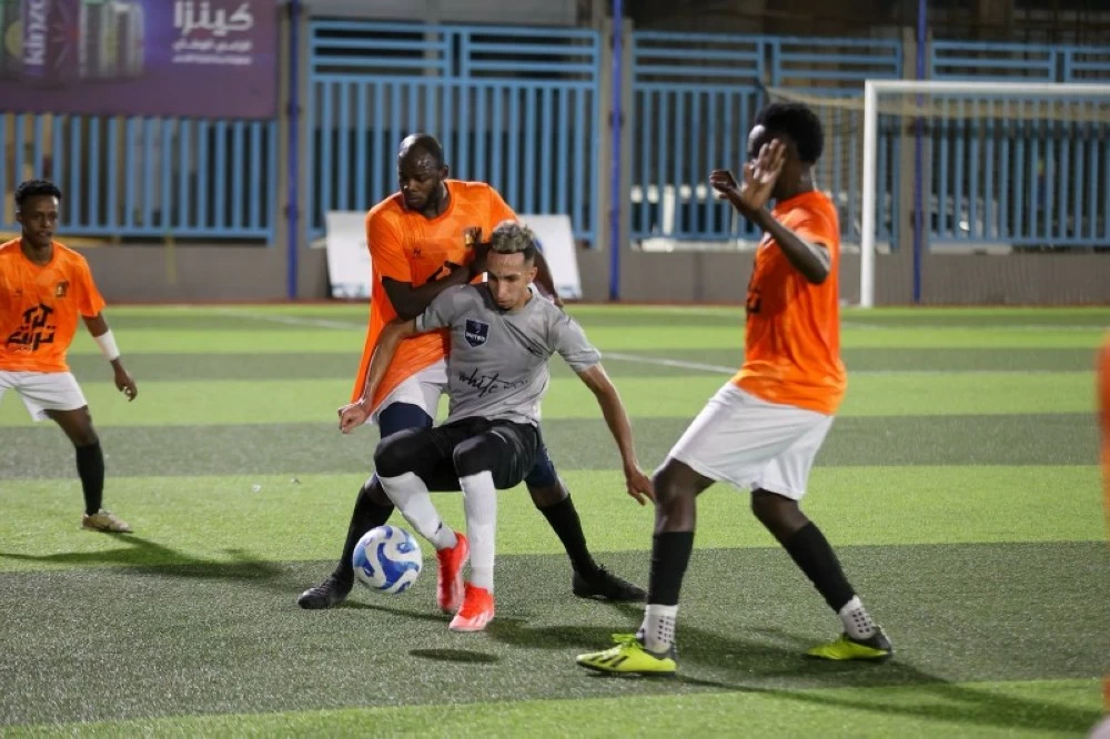 «الحرس» يتصدر و«أرامكو» وصيفاً.. «العربي» يُقصي «يونايتد» ويتأهل للـ16