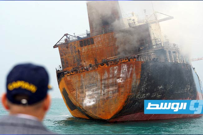 مشاهد من آثار غرق ناقلتي نفط تعرضتا لهجوم قبالة سواحل العراق (فيديو)