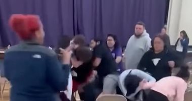 خناقة فى حفل تخرج روضة أطفال بأمريكا بسبب حجز كراسى