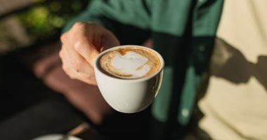 القهوة مش مجرد مشروب ينشطك.. تعزز صحة الأمعاء والدماغ