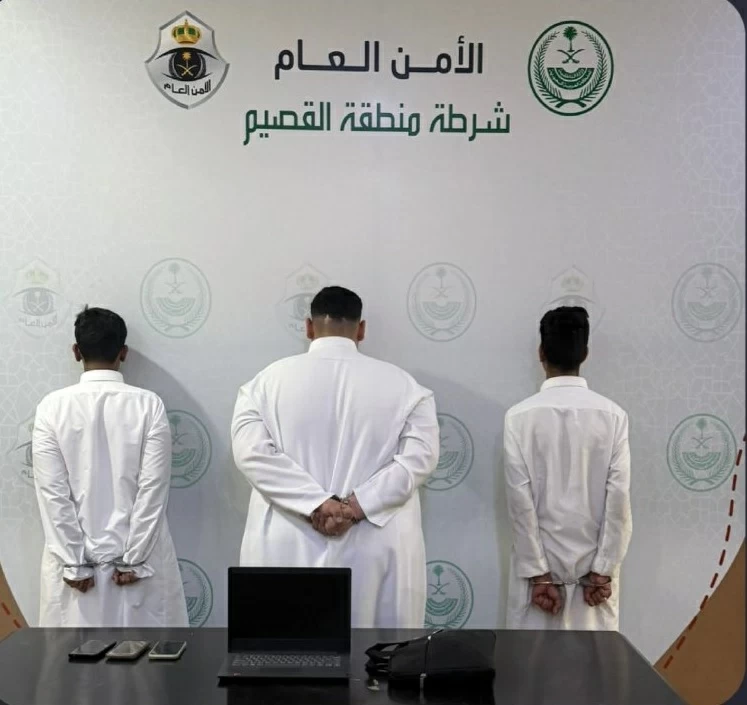 شرطة القصيم تقبض على 3 أشخاص لنشرهم إعلانات تقديم خدمات حج وهمية ومضللة