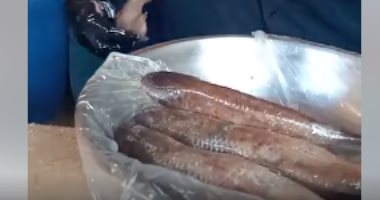 إقبال على شراء الفسيخ قبل ساعات من الاحتفالات بشم النسيم بكفر الشيخ