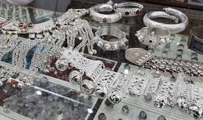 الفضة ترتفع 13% محليًا و9% عالميًا بسبب التوترات في المنطقة