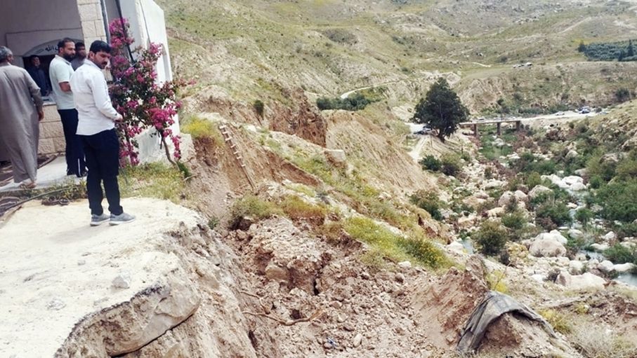 أوقاف مادبا: إغلاق مسجد الهيدان احترازيا بسبب انهيارات ترابية أسفله