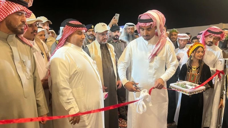 عسير: رئيس مركز مربة يدشّن السوق الشعبي