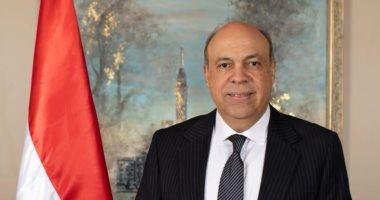 وزير الطيران يهنئ قداسة البابا تواضروس الثانى بعيد القيامة