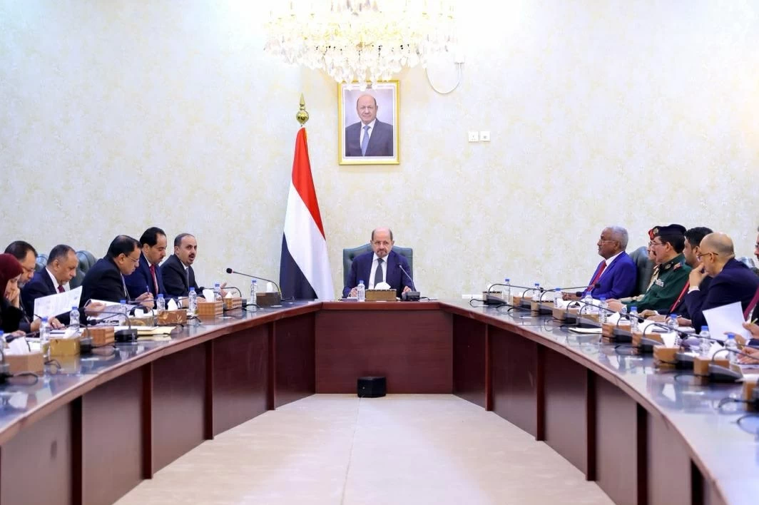 رئيس الوزراء اليمني يلمّح إلى تورط الحوثي بالاغتيالات في عدن